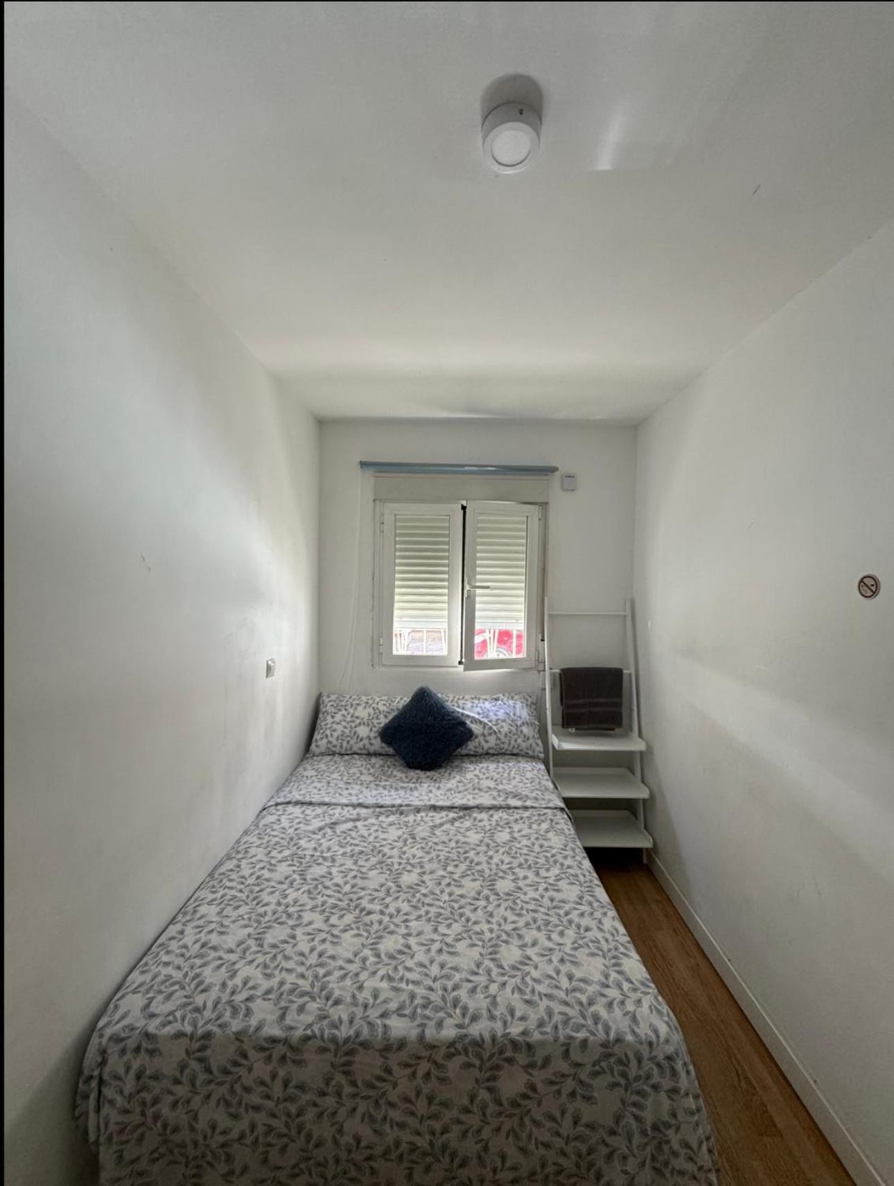 Hotel Habitacion Con Bano Compartido Madrid Exterior foto
